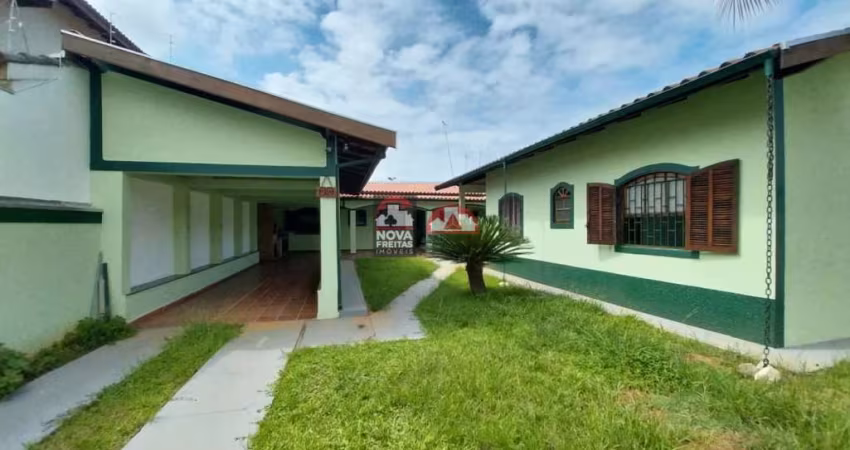 Casa com edícula no bairro Sumaré, totalizando 3 dormitórios e 2 wcs. Excelente localização, bairro próximo ao centro