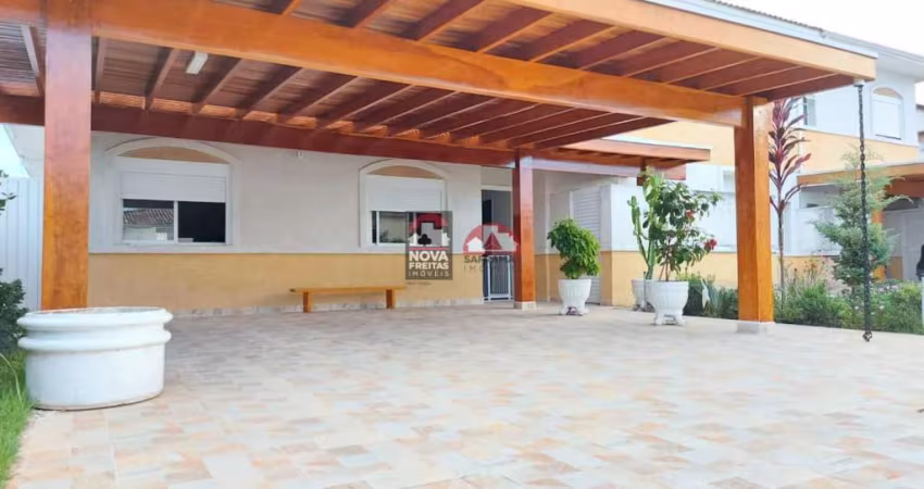 Conforto e lazer nesta bela casa localizada no prestigiado Condomínio Reserva Anauá!
