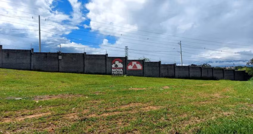 Terreno à Venda no Condomínio Colonial Village II - Pindamonhangaba