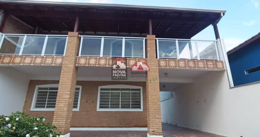 Casa Sobrado Padrão em Caraguatatuba