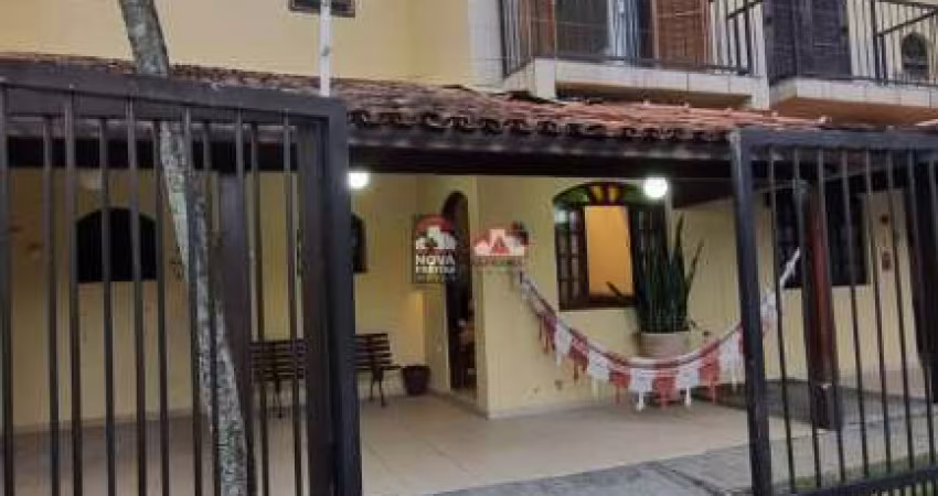 Casa Sobrado Condomínio em Caraguatatuba