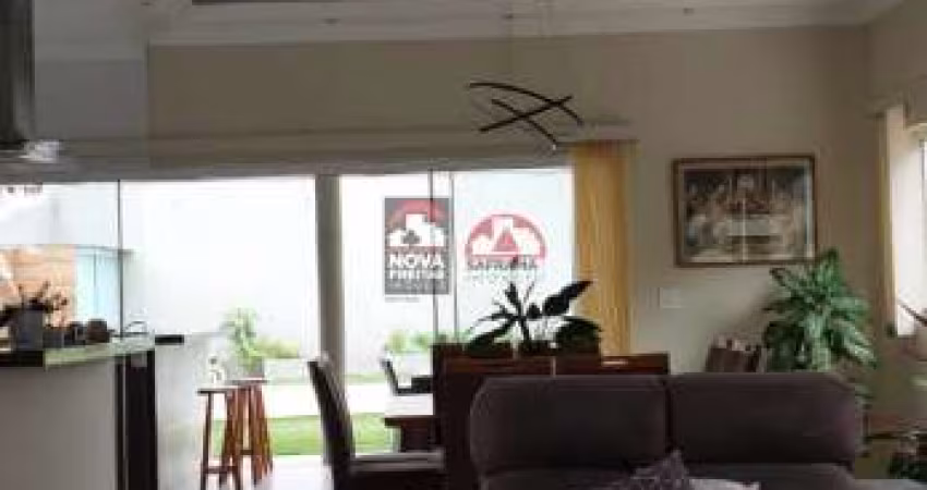 Casa Sobrado Padrão em Caraguatatuba