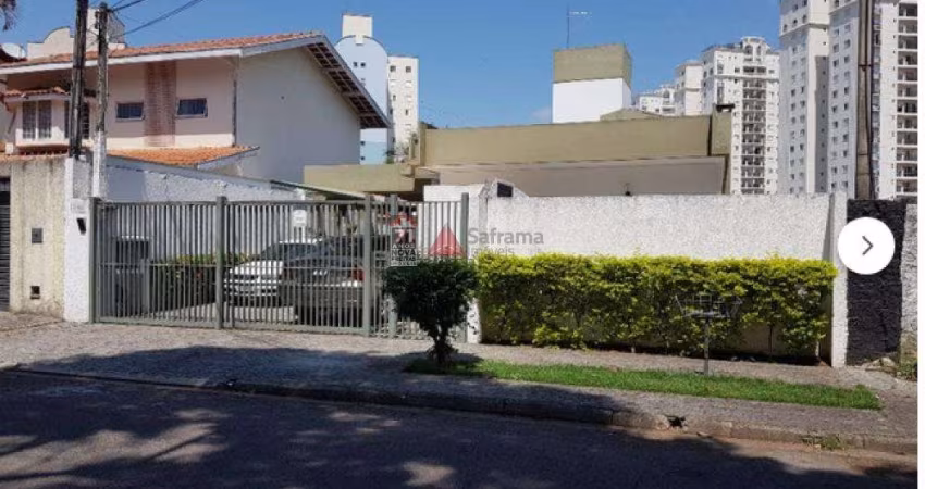 Casa com Piscina à venda no Jardim Esplanada