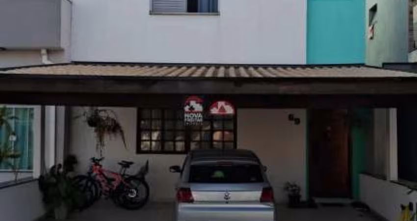 Sobrado à Venda no Condomínio Laguna