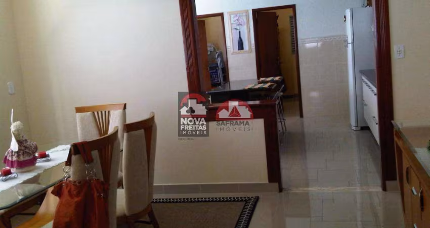 Casa Sobrado Padrão em São José dos Campos