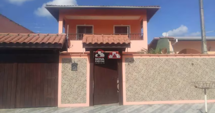ESPAÇOSO SOBRADO PROXIMO AO CENTRO DE UBATUBA
