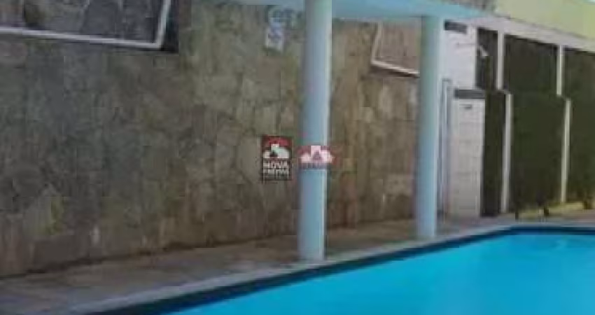 Oportunidade de ter seu imóvel frente mar com 2 dormitórios, 2 wcs, 1 vaga de garagem, área de garagem e fundos privativos.