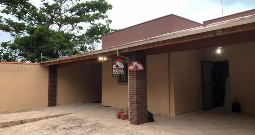 EXCELENTE CASA TÉRREA  3 Dorms, há  poucos metros da praia