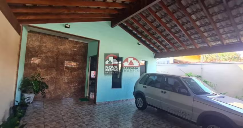 Casa à Venda no Parque das Palmeiras - Pindamonhangaba