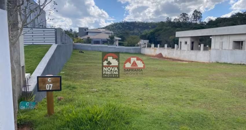 Terreno Padrão em Condomínio em Jambeiro