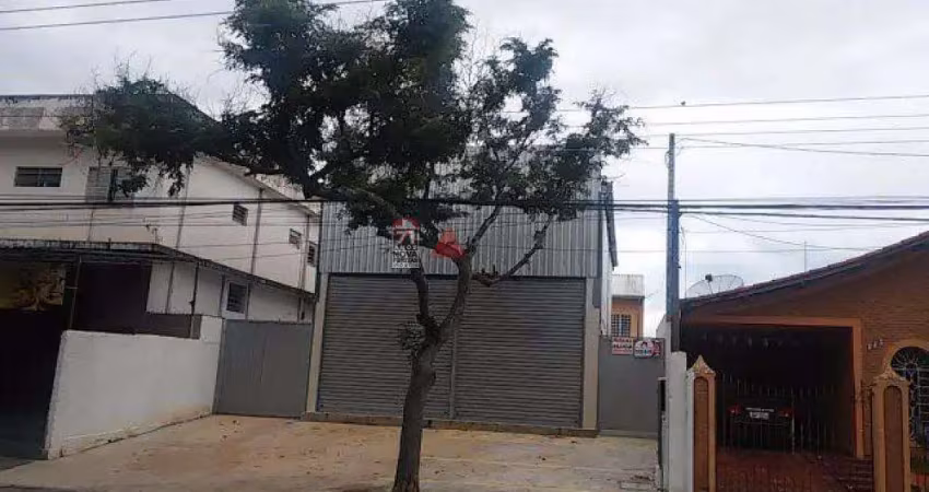 Prédio comercial com edícula residencial em avenida principal!