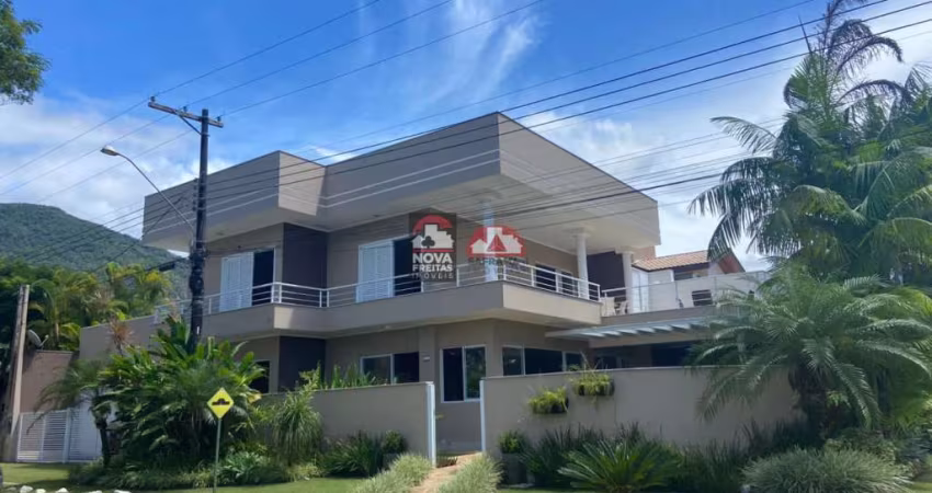 Incrível casa em Condomínio Pé na Areia e com garagem para Barco e jetsky. Oportunidade Única em Ubatuba!