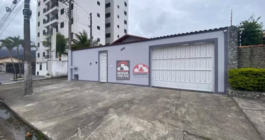 Excelente casa com piscina ,churrasqueira e bem localizada na martim de Sá