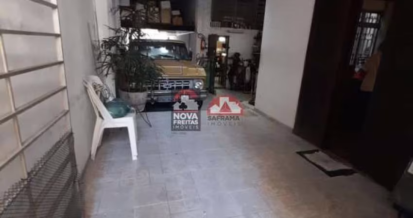 Casa Sobrado Padrão em Caraguatatuba