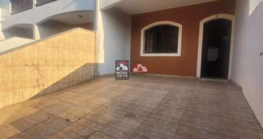 Sobrado a 30m da praia, Jd. Aruã - Caraguatatuba