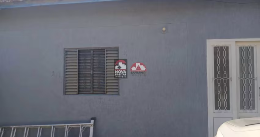 Ótima casa com três dormitórios sendo uma suite com mobiliá