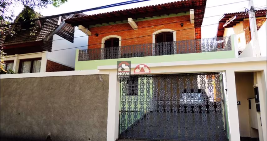 Casa Sobrado Padrão em São José dos Campos