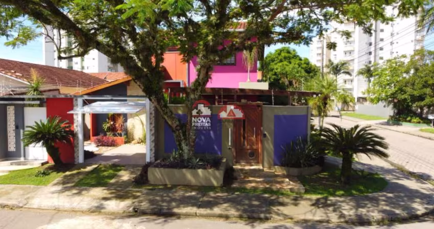 Casa Sobrado Padrão em Caraguatatuba
