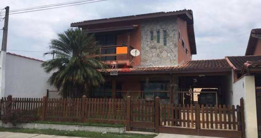 Casa Sobrado Padrão em Caraguatatuba