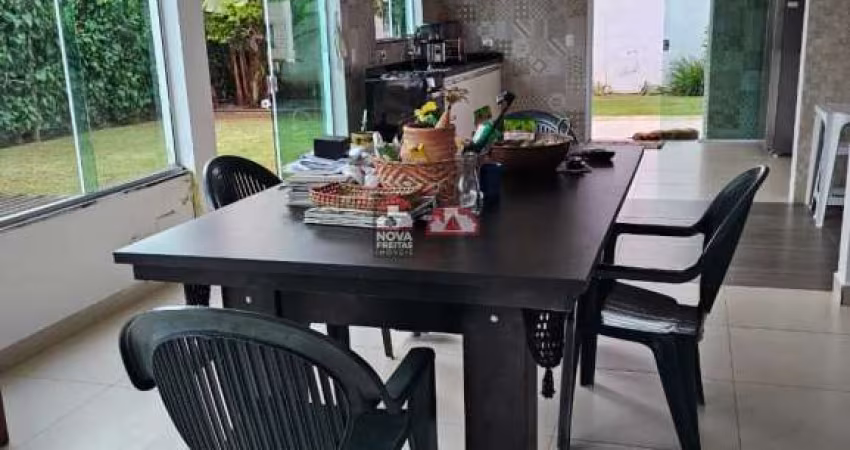 Excelente Sobrado a apenas 100 metros da melhor e mais bonita praia de Caraguatatuba!