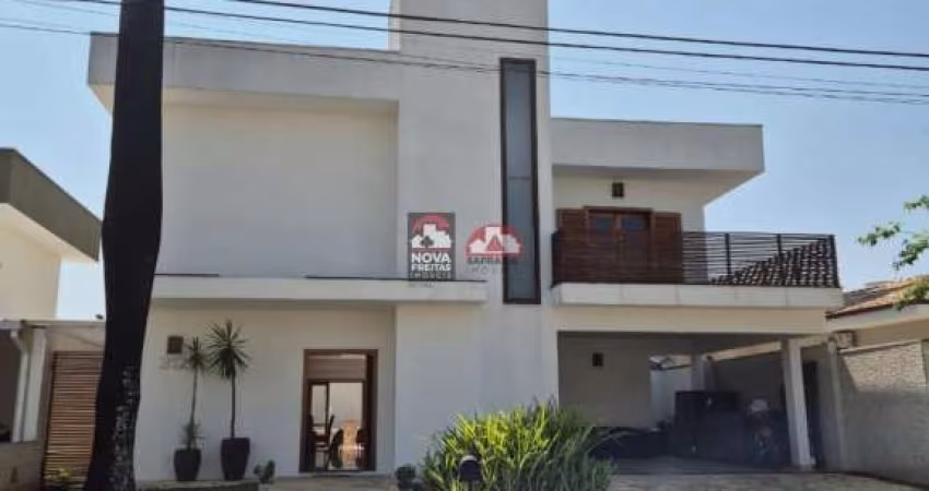 Casa de Alto Padrão em Condomínio Lindo!