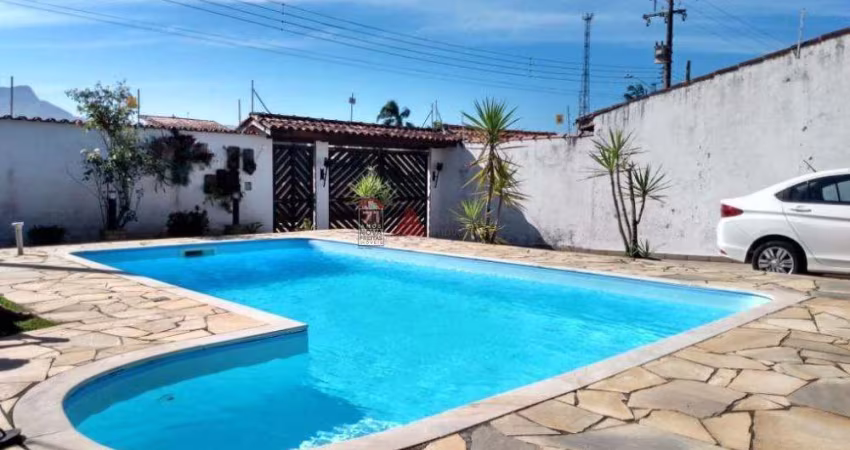 Casa Sobrado Padrão em Caraguatatuba