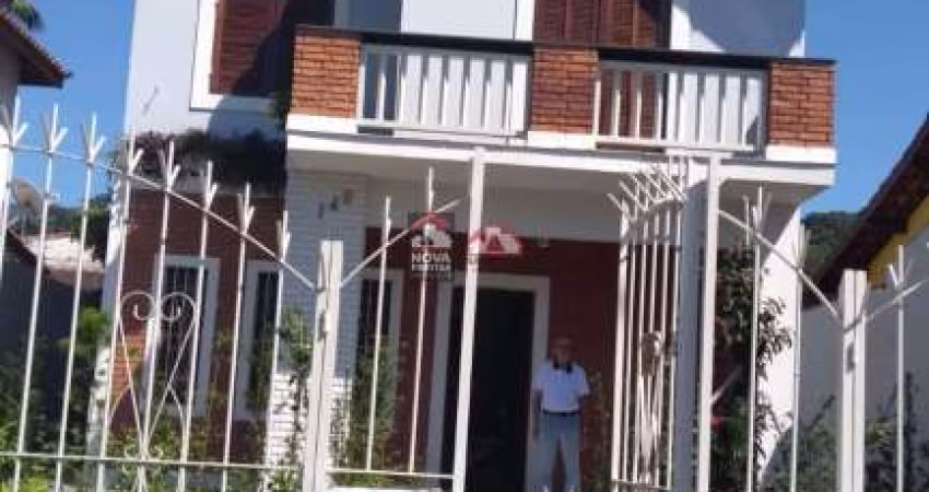 Casa Sobrado Padrão em Caraguatatuba