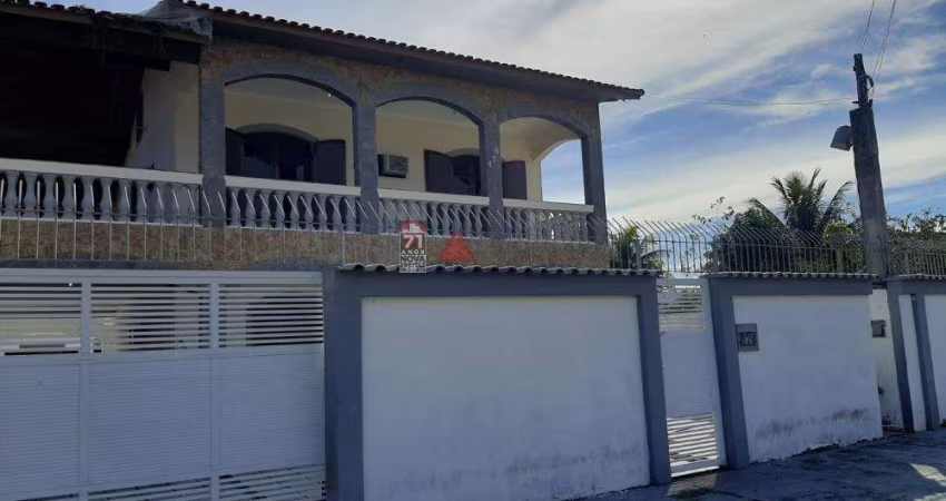 Casa Sobrado Padrão em Caraguatatuba