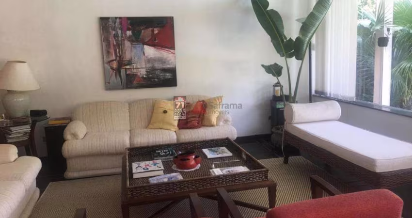 Casa Sobrado Padrão em Jacareí