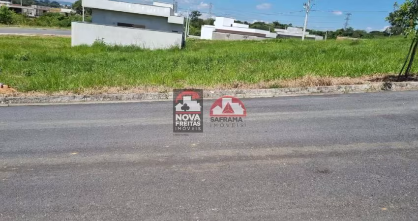 Terreno Padrão em Condomínio em Pindamonhangaba