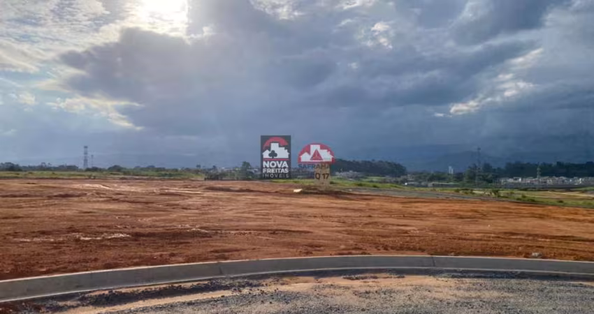 Terreno Padrão em Condomínio em Pindamonhangaba
