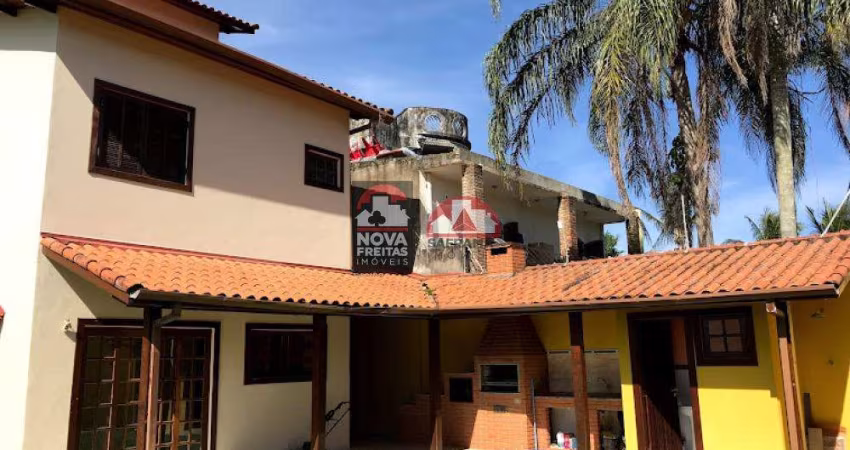 Casa Sobrado Padrão em Caraguatatuba