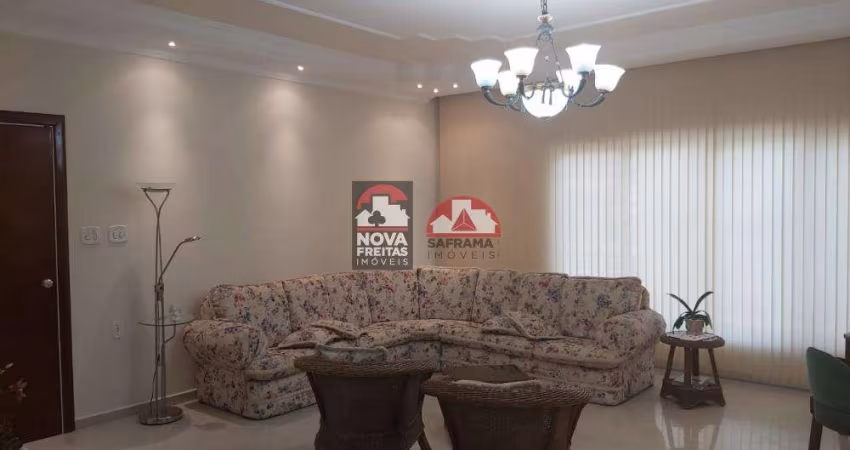 Casa Sobrado Padrão em Pindamonhangaba
