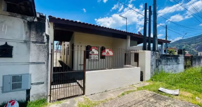 Casa bairro Poiares com 2 dormitórios