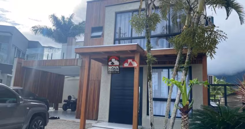 Casa Sobrado Condomínio em Caraguatatuba