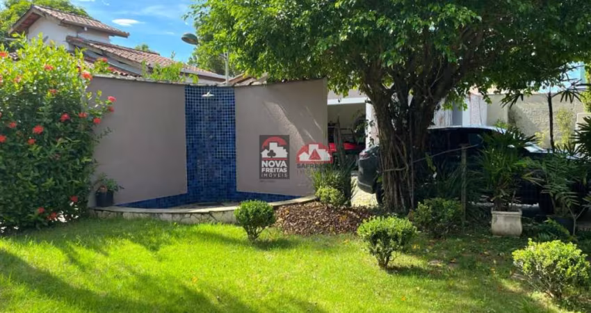 1060,00m² com 3 casas construídas em excelente localização no cento de Caraguá, área verde, seguro e familiar