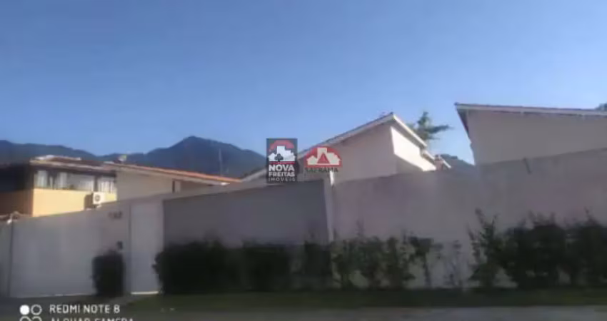 Casa em condomínio fechado em caraguatatuba no bairro massaguaçu