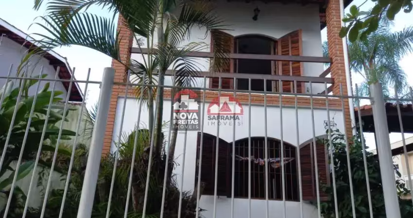 Sobrado com quintal amplo a 500 metros da praia martim de sá!