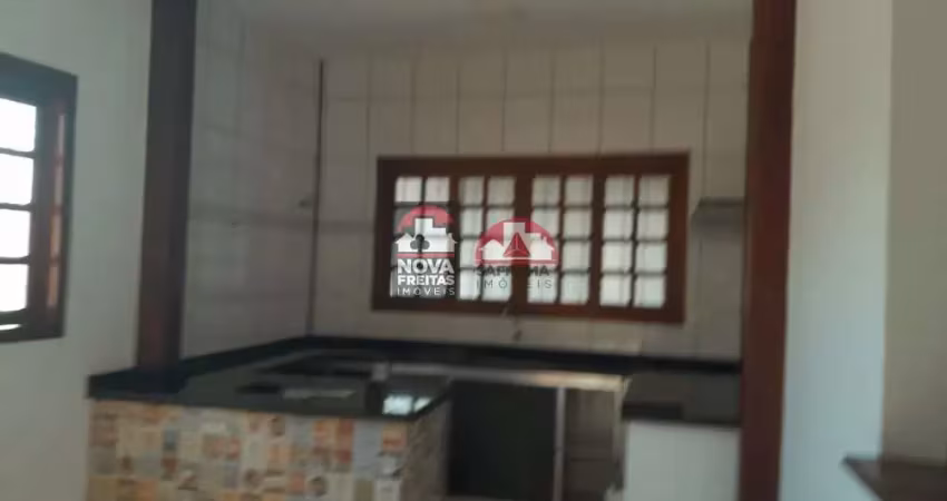Casa para locação com 2 dormitórios + edícula (quarto e wc) nos fundos.