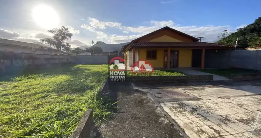 Casa com quatro dormitórios, área gourmet e estacionamento para mais de quatro carros