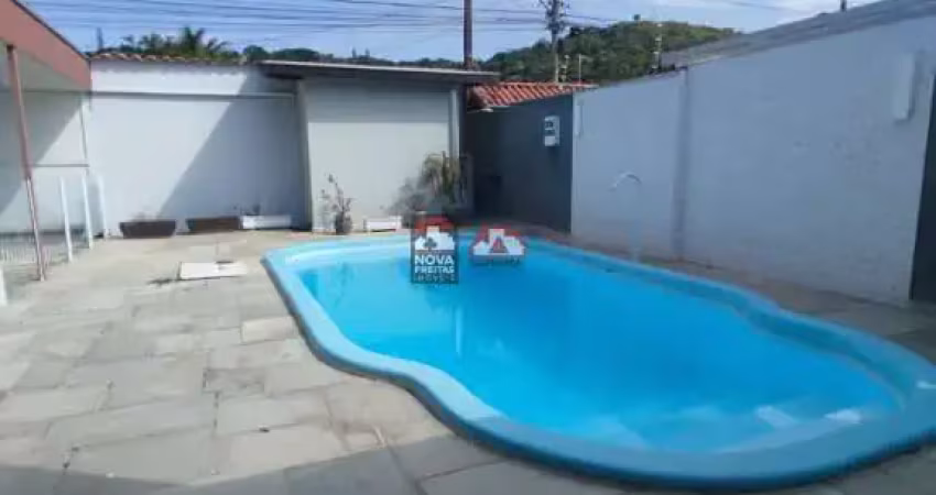 Casa ampla recém-reformada a 900m da praia martim de sá ? caraguatatuba