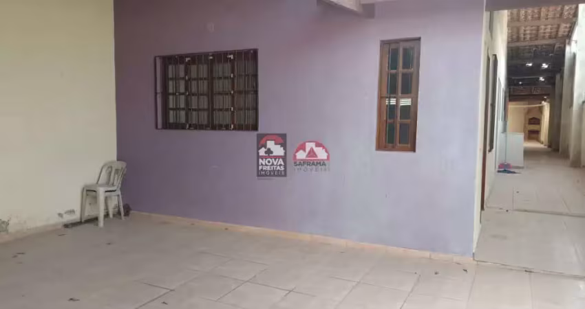 Linda casa térrea com 02 suítes, lavabo, escritório e churrasqueira!!
