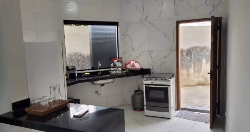 Casa com 2 quartos para alugar na Rua Queluz, CASA, 200, Balneário Forest, Caraguatatuba