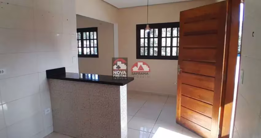 Aluga-se casa com 2 dormitórios no jardim primavera (centro)