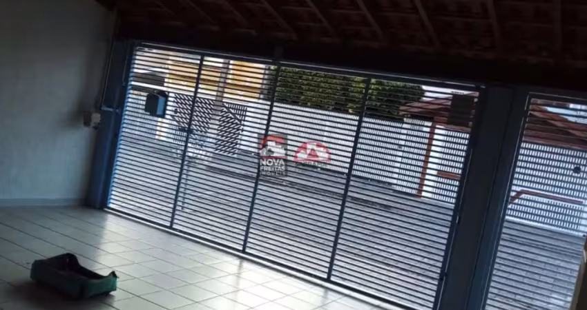 Casa com 3 quartos para alugar na Rua Newton Vieira Novaes, 34, Bosque dos Eucaliptos, São José dos Campos