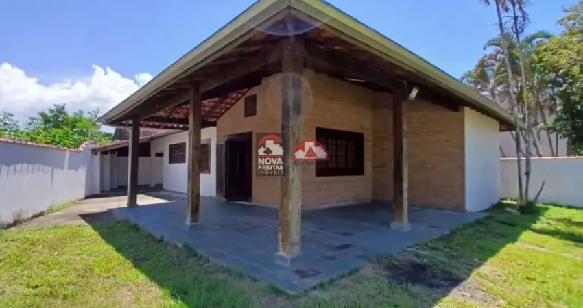 Casa espaçosa com 08 vagas de garagem,02 suites 04 dormitórios 461,70 mtrs de terreno e 142 de aréa construida.