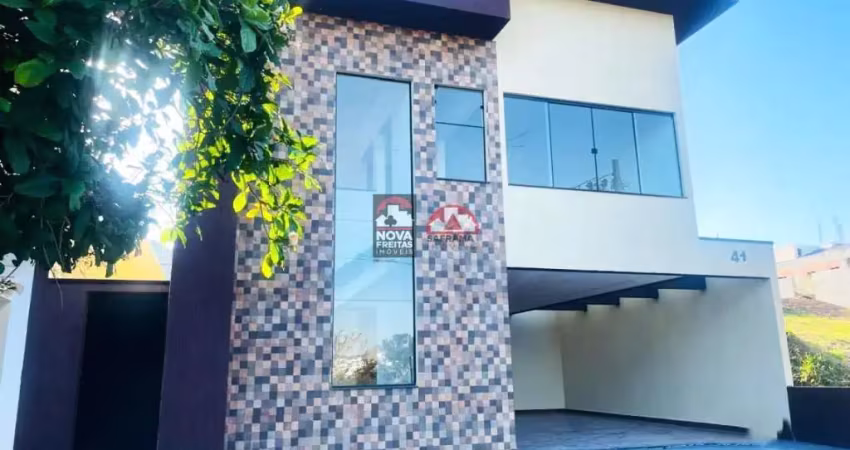Belíssima casa assobradada à venda no condomínio cataguá way norte em taubaté!