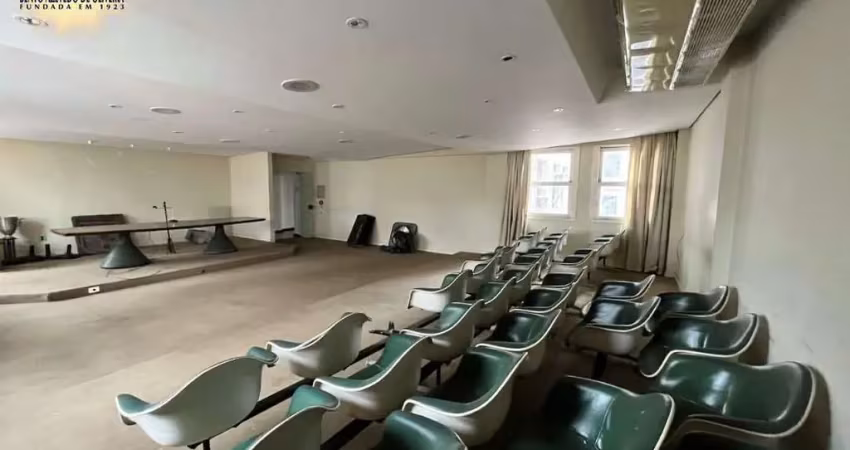 Andar inteiro para locação ou venda no centro histórico