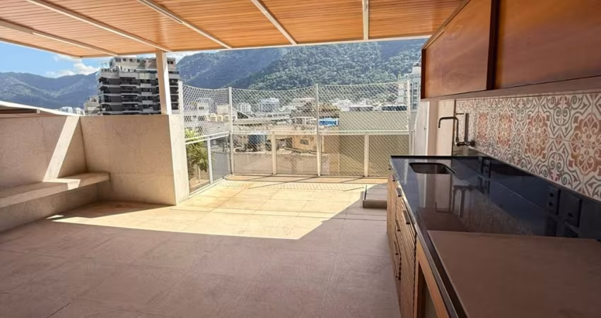Belíssima cobertura com vista pra lagoa.