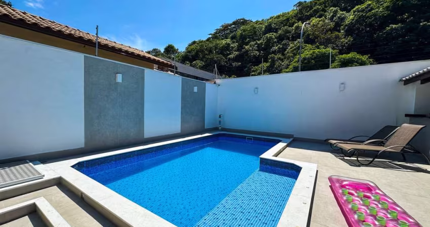 Casa com 3 suítes na praia COCANHA por R$1.200.000